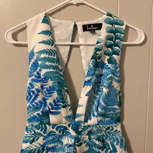 Lulu‘s tropical deep V romper